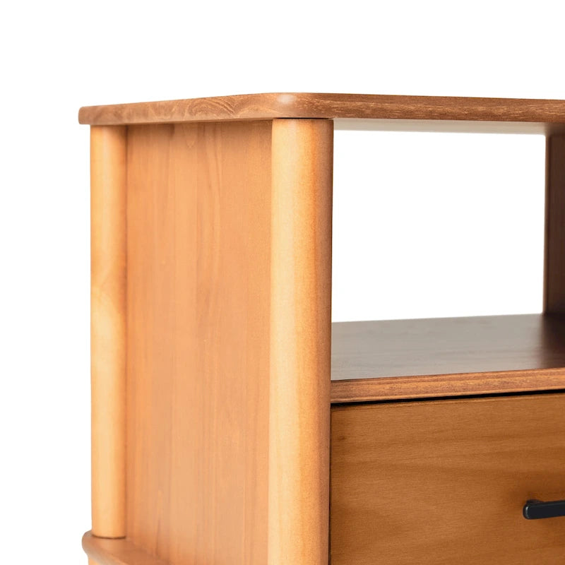 Comodino Moderno Mid-Century in Pino Massello con Fusi, Cassetto e Vano Aperto – Tavolino Basso da Notte