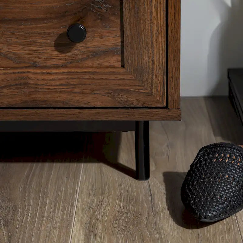 Comodino moderno a 2 cassetti con doppie porte di ricarica USB e gambe in metallo