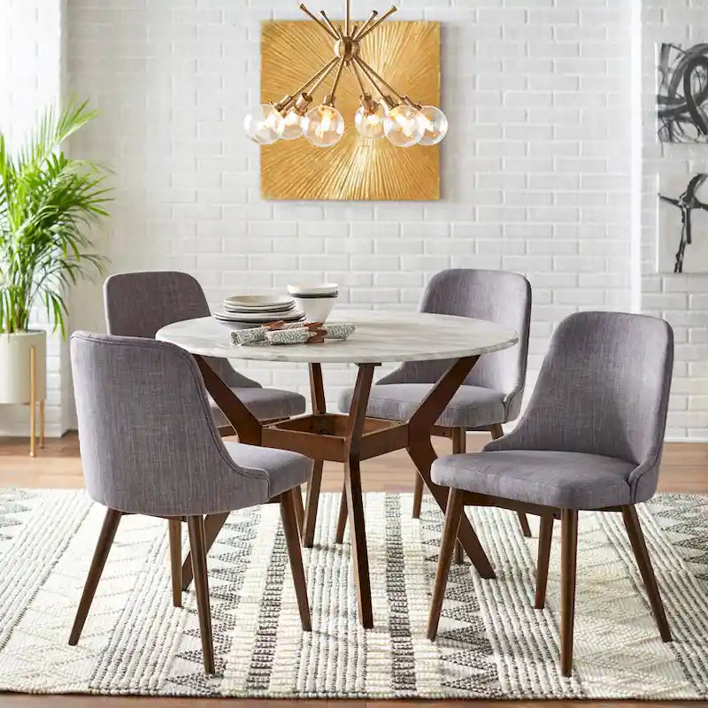 Tavolo da pranzo rotondo Carson Carrington Tornio da 42" – Piano in finto marmo, gambe in legno massello di Hevea, moderno di metà secolo