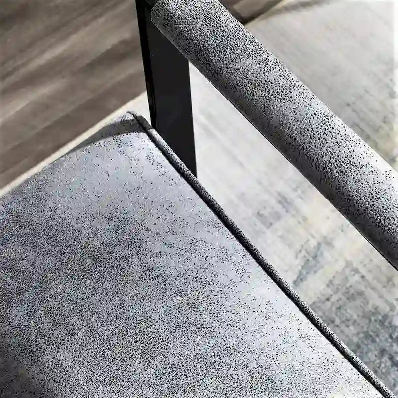 Poltrona d'Appoggio Hosam Mid-Century di US Pride Furniture – Rivestimento in PU/Microfibra, Braccioli in Metallo Aperto Quadrato, Struttura Nera Spazzolata