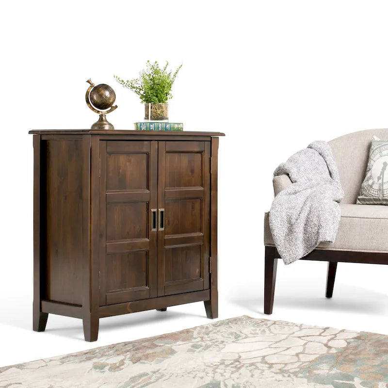 Mobiletto basso contenitore WYNDENHALL Portland in legno massello – 30"L, 2 ripiani regolabili, finitura laccata NC, 1 anno di garanzia
