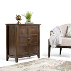 Mobiletto basso contenitore WYNDENHALL Portland in legno massello – 30"L, 2 ripiani regolabili, finitura laccata NC, 1 anno di garanzia
