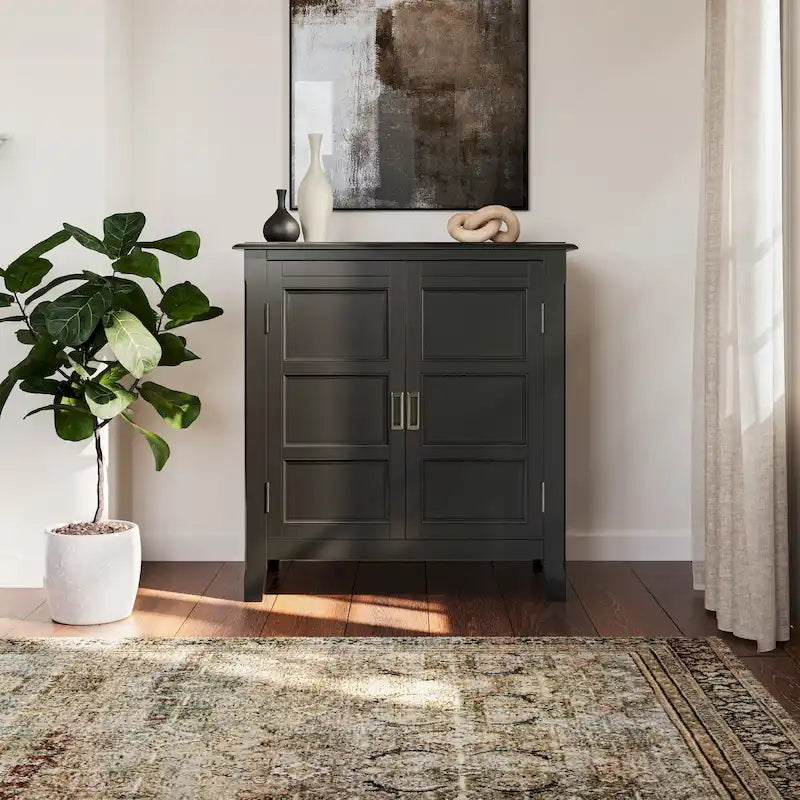 Mobiletto basso contenitore WYNDENHALL Portland in legno massello – 30"L, 2 ripiani regolabili, finitura laccata NC, 1 anno di garanzia