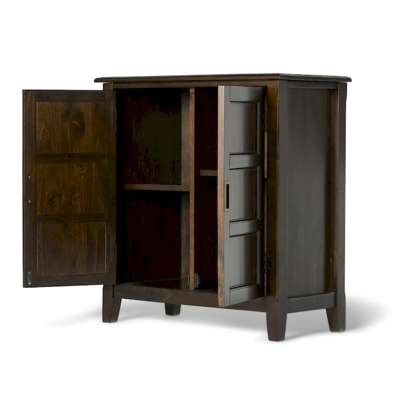 Mobiletto basso contenitore WYNDENHALL Portland in legno massello – 30"L, 2 ripiani regolabili, finitura laccata NC, 1 anno di garanzia