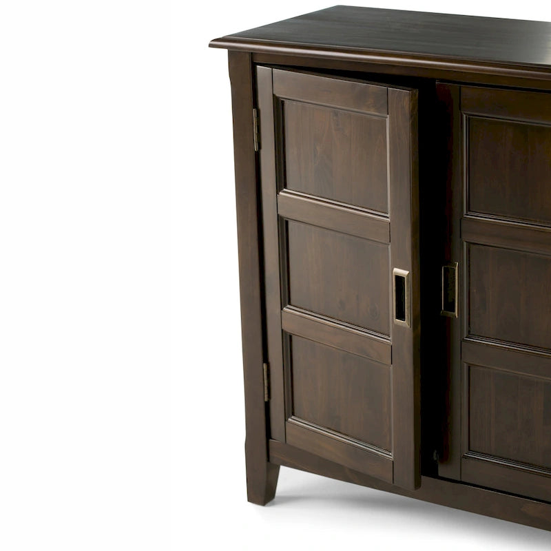 Mobiletto basso contenitore WYNDENHALL Portland in legno massello – 30"L, 2 ripiani regolabili, finitura laccata NC, 1 anno di garanzia