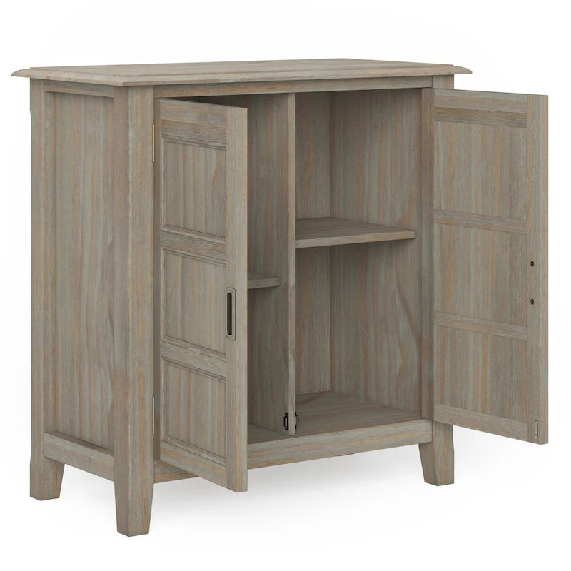 Mobiletto basso contenitore WYNDENHALL Portland in legno massello – 30"L, 2 ripiani regolabili, finitura laccata NC, 1 anno di garanzia
