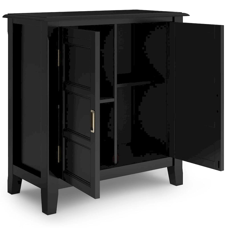 Mobiletto basso contenitore WYNDENHALL Portland in legno massello – 30"L, 2 ripiani regolabili, finitura laccata NC, 1 anno di garanzia