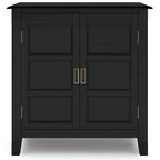 Mobiletto basso contenitore WYNDENHALL Portland in legno massello – 30"L, 2 ripiani regolabili, finitura laccata NC, 1 anno di garanzia