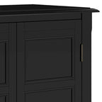 Mobiletto basso contenitore WYNDENHALL Portland in legno massello – 30"L, 2 ripiani regolabili, finitura laccata NC, 1 anno di garanzia