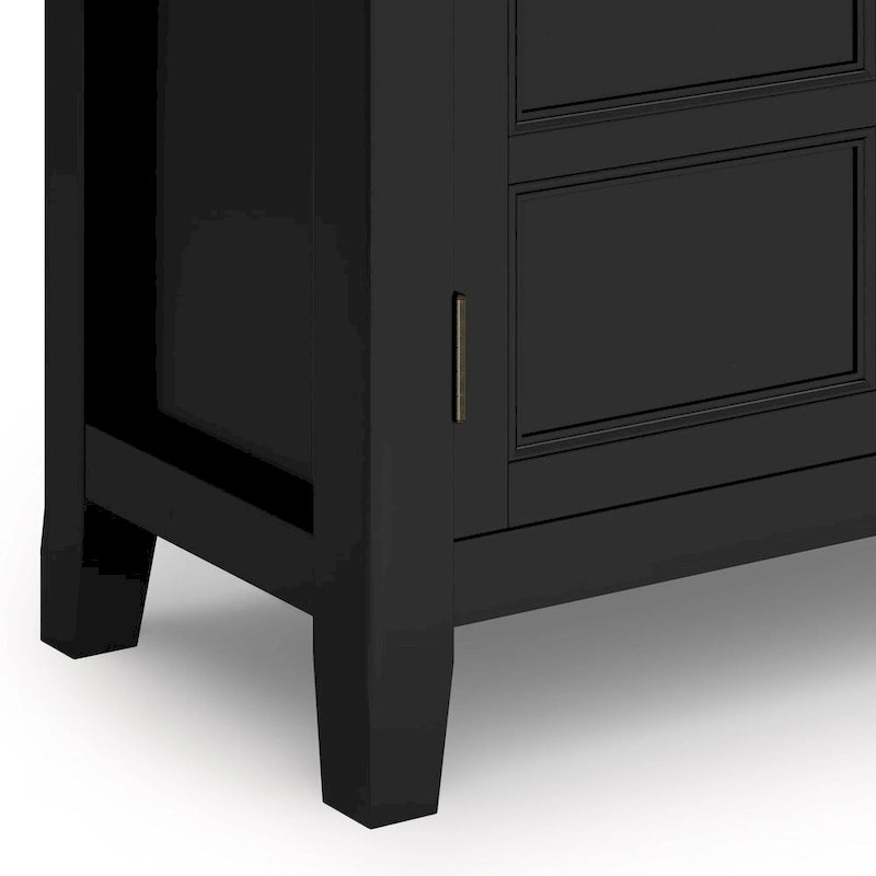 Mobiletto basso contenitore WYNDENHALL Portland in legno massello – 30"L, 2 ripiani regolabili, finitura laccata NC, 1 anno di garanzia