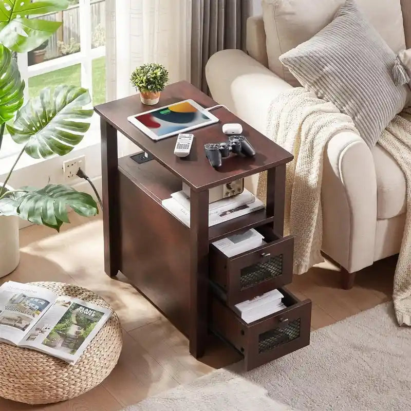 Tavolino da Divano Rustico con Stazione di Ricarica – 2 Prese CA, 2 Porte USB, 2 Cassetti, Piano Effetto Legno