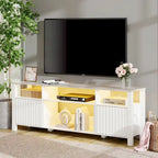 Mobile TV moderno a LED per televisori da 75" – Piano con motivo in pietra, ante in legno scanalato e illuminazione a LED calda