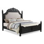 Letto matrimoniale Berry – Testiera e pediera intagliate a volute, rivestimento in tessuto crema, finitura nera