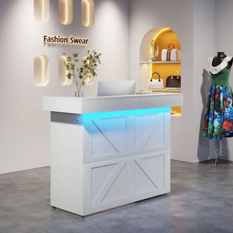 Reception Desk moderno con striscia luminosa a LED – 2 fori passacavo, pannelli laterali alti, venatura del legno bianca