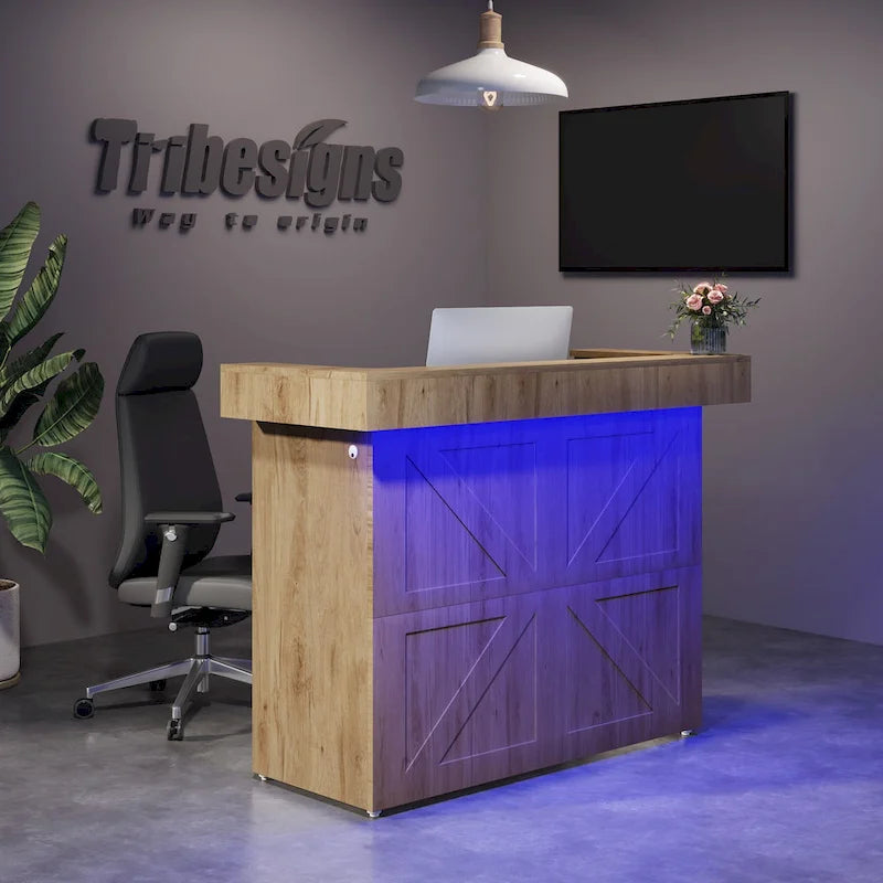 Reception Desk moderno con striscia luminosa a LED – 2 fori passacavo, pannelli laterali alti, venatura del legno bianca